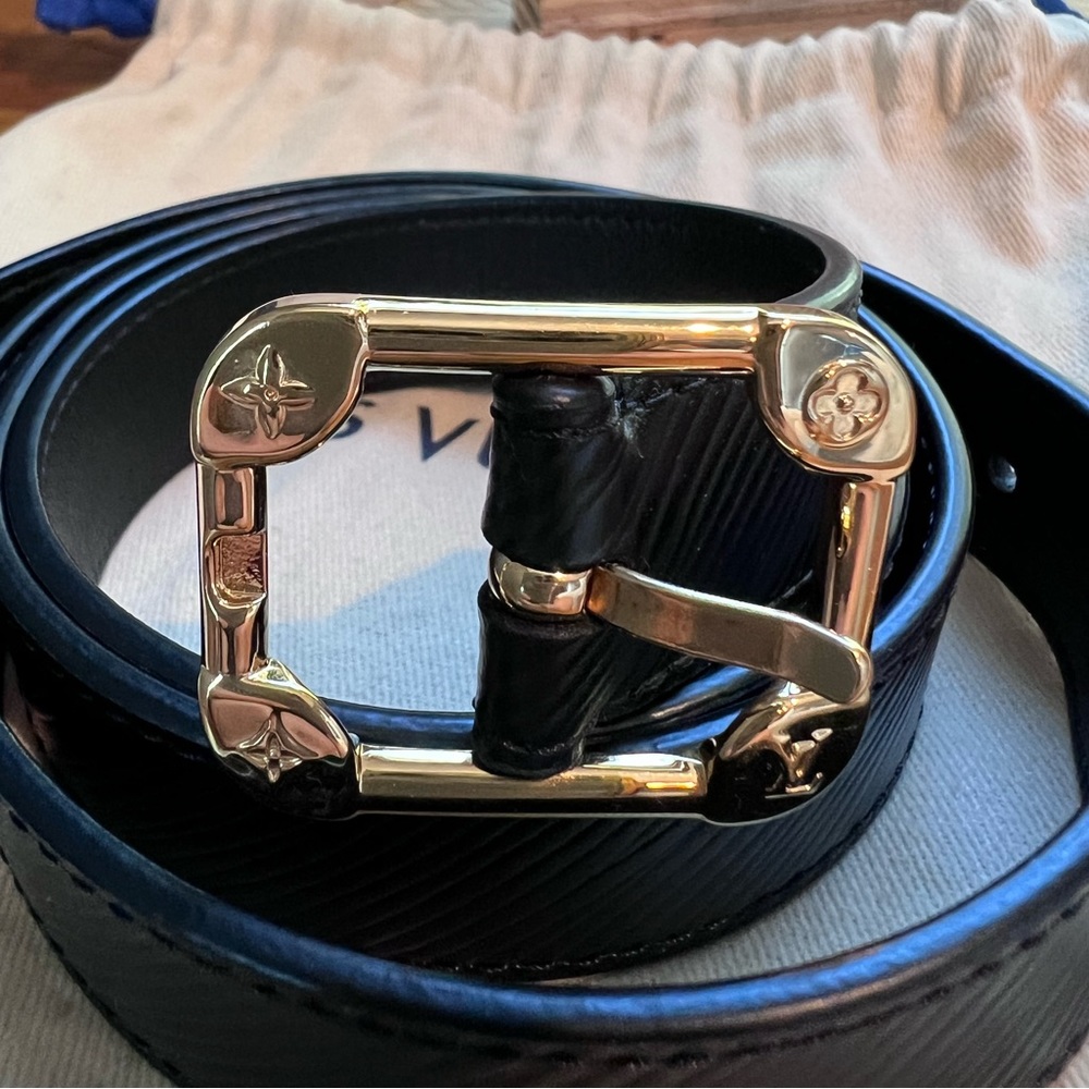 Louis Vuitton Black Epi Leather 25mm Malletier Belt Size 90/36  
US Women 10/12
